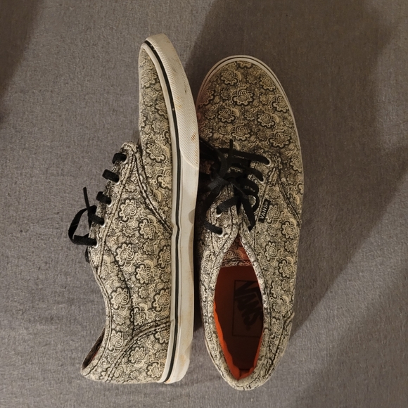 Vans - Picture 2 of 2